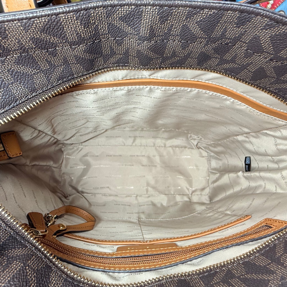 Michael Kors Signature Hayley Large North/South Top Zip Tote - Picture 8 of 14